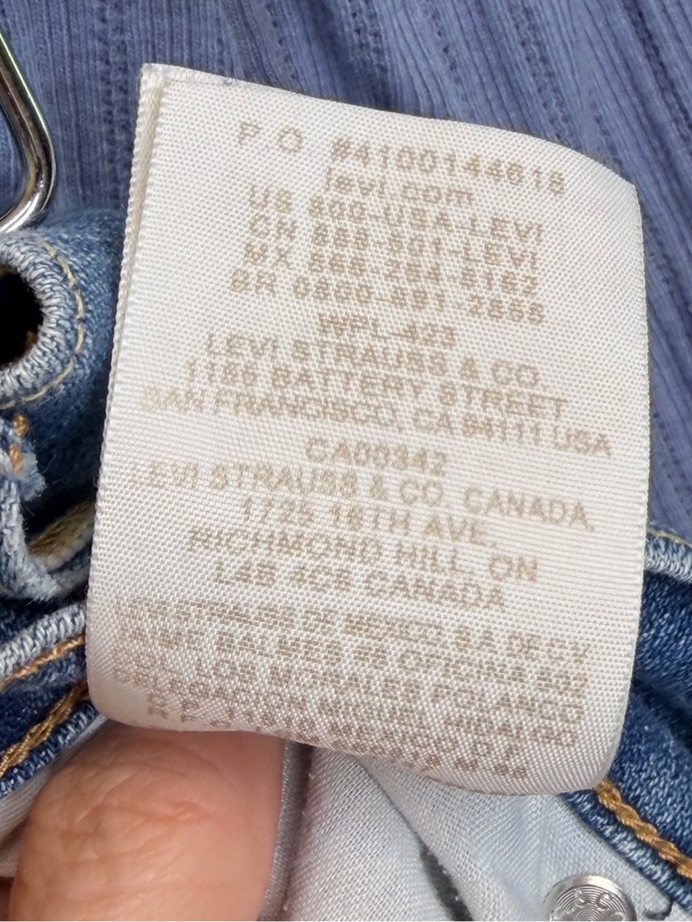 Levi's | Y2K Mid-High Rise Med Blue Wash Quality Denim Stretch Jean Shorts - Picture 13 of 13